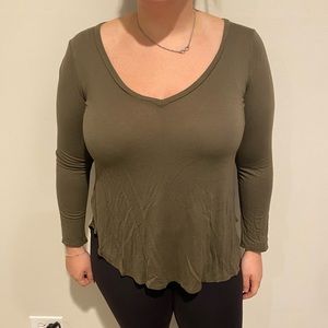 Green long sleeve tee